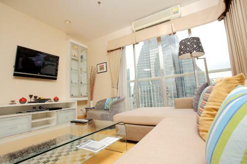 Central Bangkok 2+1 Bedroom Apartment On Soi 18