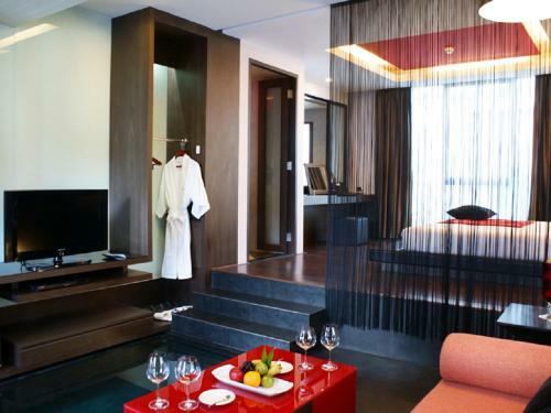 Hotel Z Through By The Zign