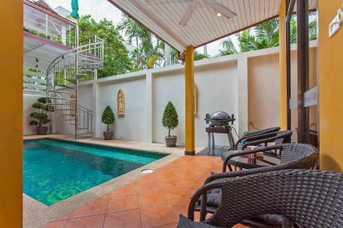 Sunny Villa