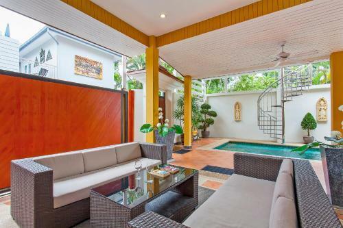 Sunny Villa