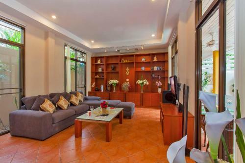 Sunny Villa