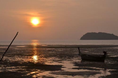 Hotel Racha Sunset Resort