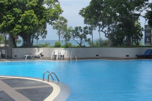 Jomtien Plaza Suite Apartments