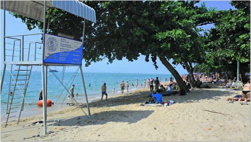 Jomtien Plaza Suite Apartments
