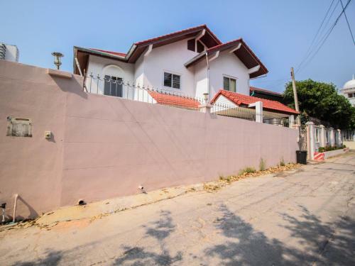 Naklua Pool Villa By Pattaya Sunny Rentals