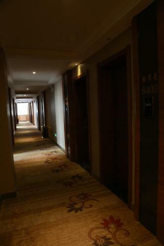 Golden Moon Business Hotel