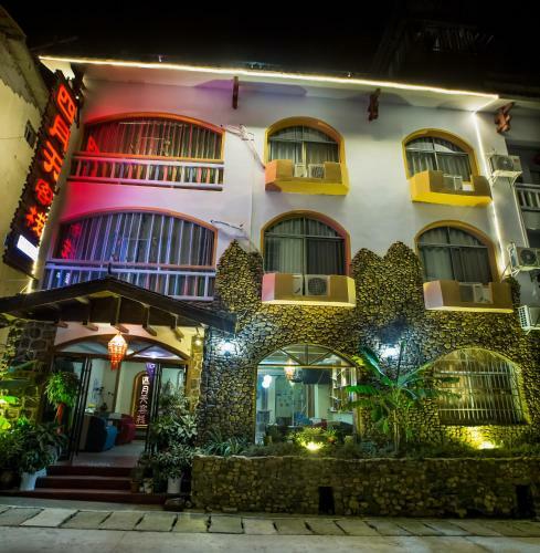 Posada Zhangjiajie April Hostel