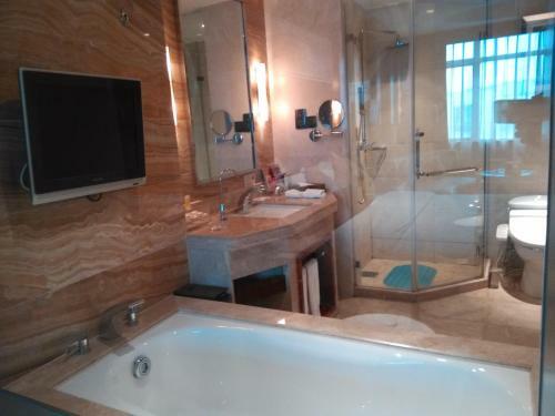 Yizui Crown Hotel