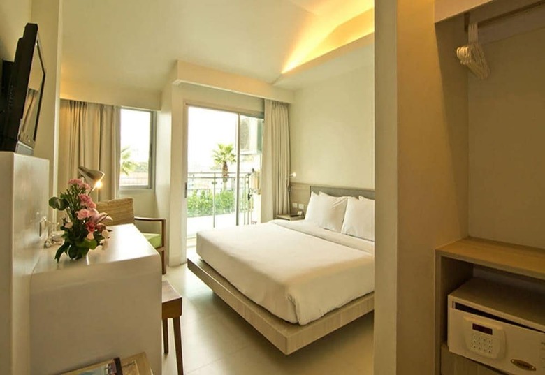 Sunshine Hotel And Residences