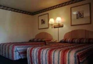 Hotel Econo Lodge East