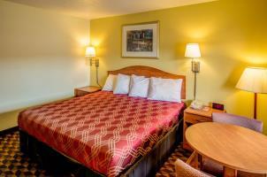 Hotel Econo Lodge East