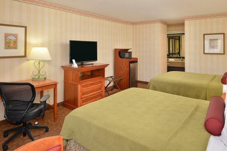 Hotel Best Western Raffles Inn & Suites