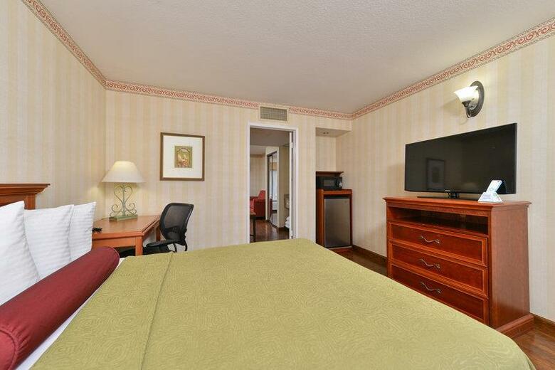 Hotel Best Western Raffles Inn & Suites