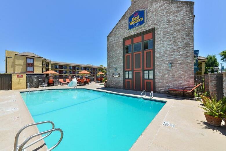 Hotel Best Western Raffles Inn & Suites