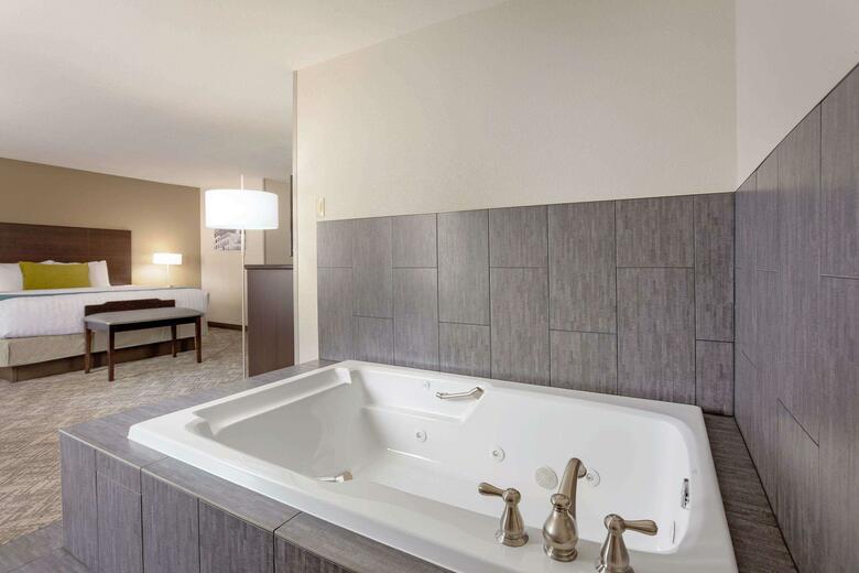 Hotel Comfort Inn & Suites