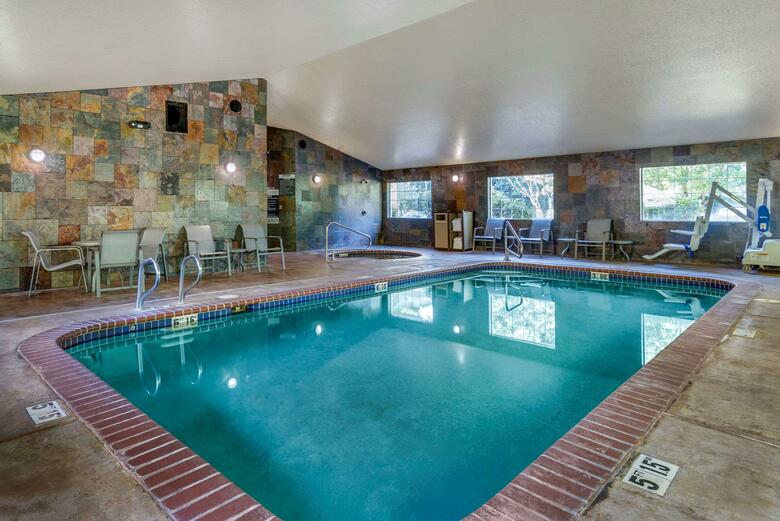 Hotel Comfort Inn & Suites