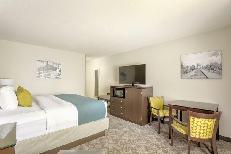Hotel Comfort Inn & Suites