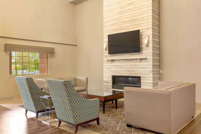 Hotel Comfort Inn & Suites