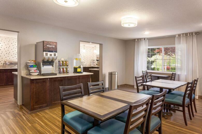 Hotel Comfort Inn & Suites