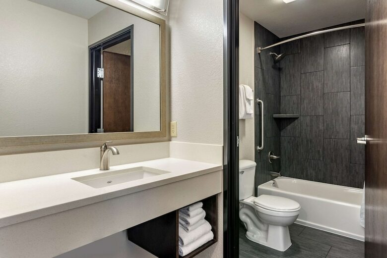 Hotel Comfort Inn & Suites