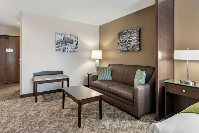 Hotel Comfort Inn & Suites