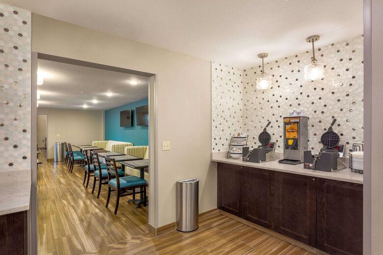 Hotel Comfort Inn & Suites