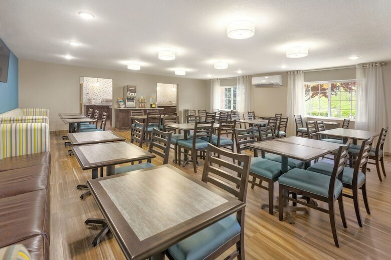 Hotel Comfort Inn & Suites