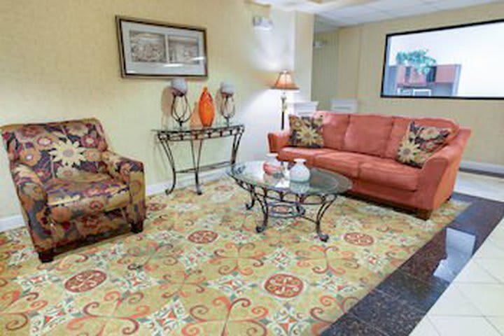 Hotel Quality Inn & Suites