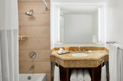 Hotel Coral Towers Atlantis Autograph Collection