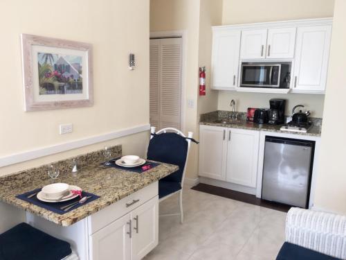 Hotel Sandyport Beach Resort