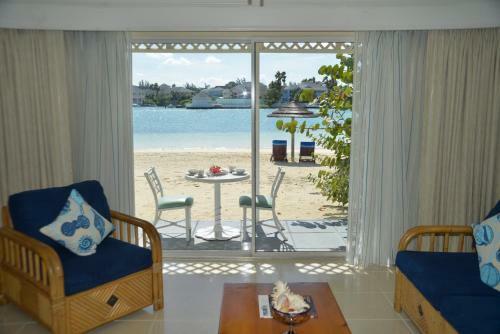 Hotel Sandyport Beach Resort