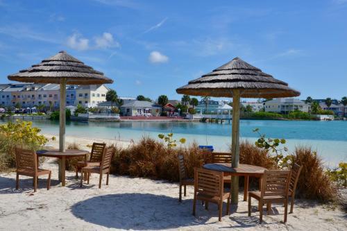 Hotel Sandyport Beach Resort