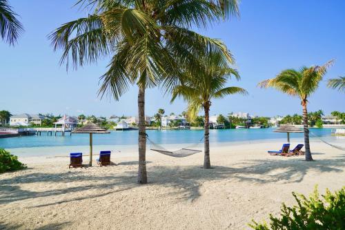 Hotel Sandyport Beach Resort