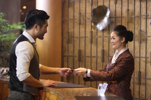 E Mei Shan Central Sunshine Hotel