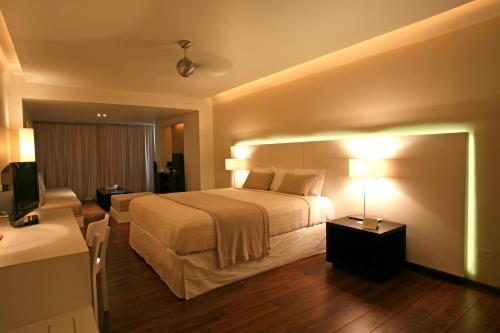 Holland House Beach Hotel