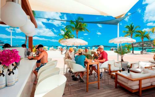 Holland House Beach Hotel