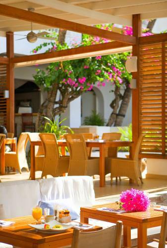 Holland House Beach Hotel