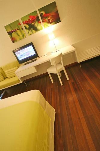 Holland House Beach Hotel