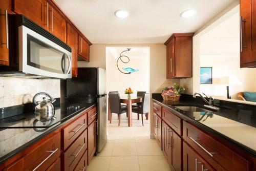 Hotel Divi Little Bay Beach Resort