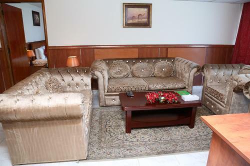 Grand Nova Hotel