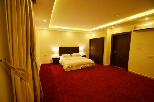 Vitoria Hotel Apartments (families Only)
