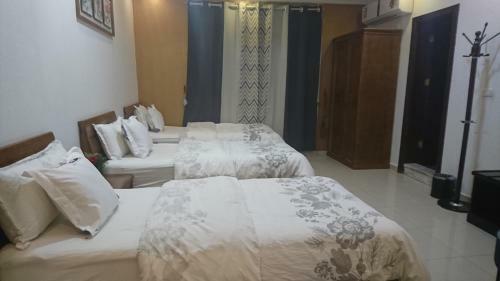 Al Dana Plaza Villas