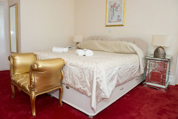 Albany Lions Hotel