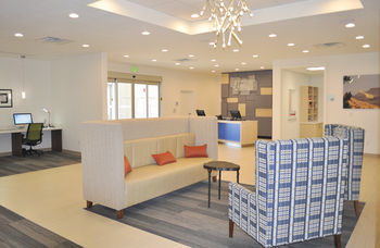 Hotel Holiday Inn Express & Suites Price