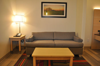Hotel Holiday Inn Express & Suites Price
