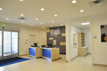 Hotel Holiday Inn Express & Suites Price