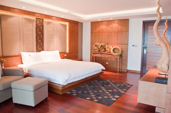 Aparthotel The Nchantra Pool Suite Residences