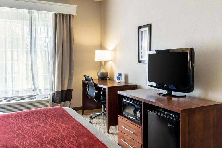 Hotel Comfort Inn And Suites