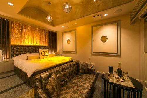 Hotel Glare Zip Club