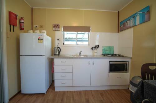 Colonial Holiday Park & Leisure Village